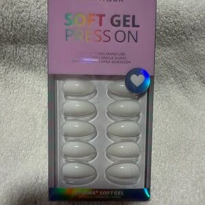 Soft Gel Press-On Nails - Classic White